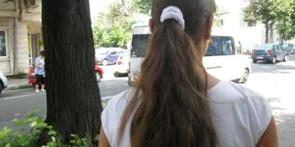 O tanara de 16 ani a fost violata intr-o poienita