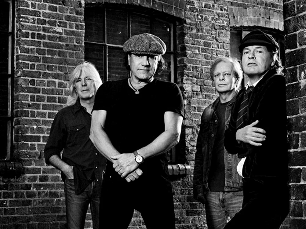Phil Rudd a lipsit de la şedinţa foto pentru noul album, alimentând speculaţiile că a părăsit trupa AC/DC