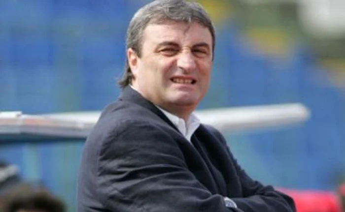 
    Mihai Stoichiţă îşi va testa elevii în Antalya  