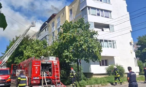 Incendiu la un bloc din Piatra Neamț FOTO: ISU