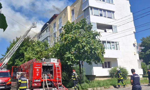 Incendiu la un bloc din Piatra Neamț FOTO: ISU