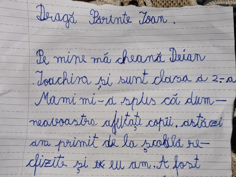 Scrisoarea emoționantă a unui băiețel către un preot din Argeș. Copilul a oferit mai multe cadouri celor sărmani