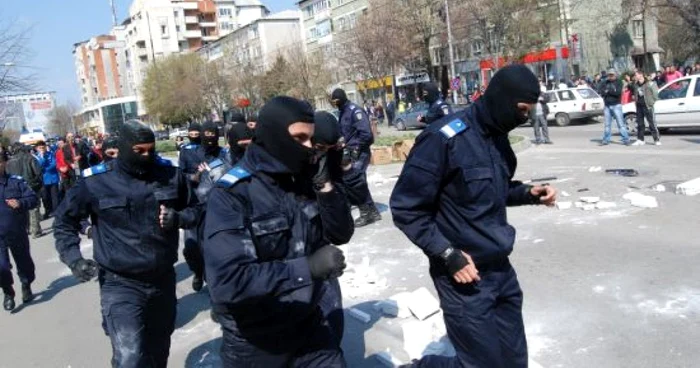 70 de jandarmi asigură paza lăcaşurilor de cult (foto arhivă)
