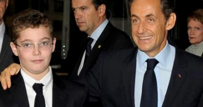 Preşedintele Sarkozy şi fiul său mai mic, Louis