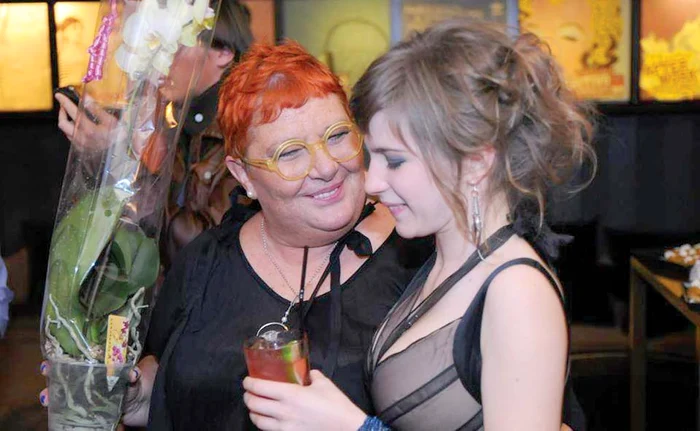 
    Criss îi este recunoscătoare Ruxandrei Ion,  care i-a întins, la greu, o mână de ajutor  