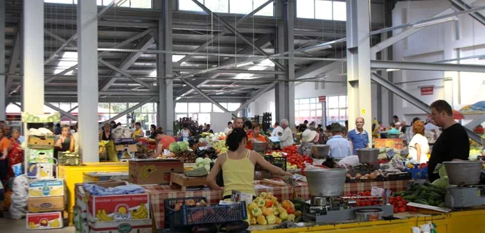 Fiecare piaţă, amendată cu 60.000 de lei  Foto: Bogdan Dimofte