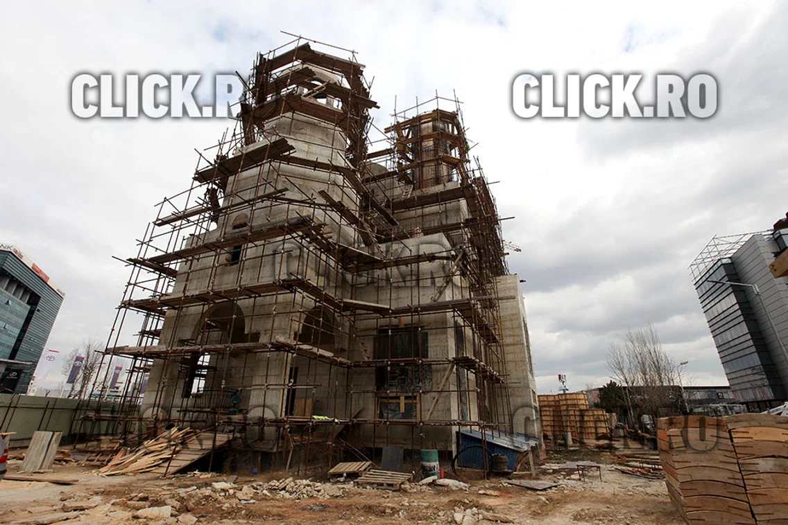 catedrala gigi becali 3 JPG