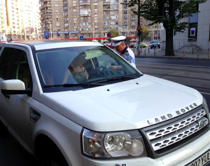 Iulia Vântur n-a reuşit să-l înduplece pe omul legii să nu o amendeze. (Foto: arhivă personală)