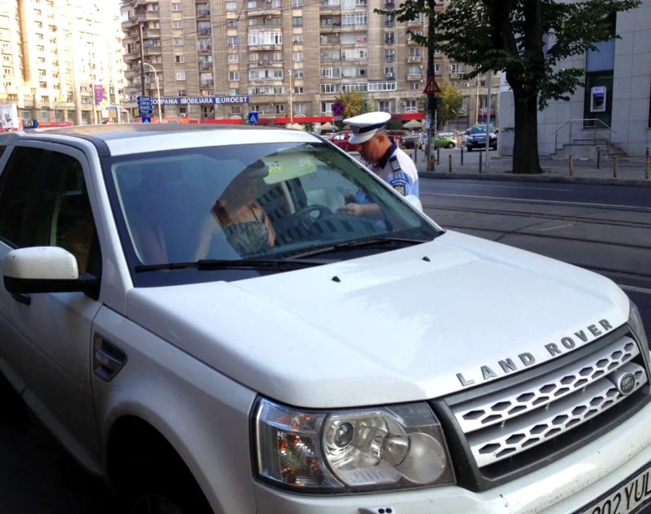 Iulia Vântur n-a reuşit să-l înduplece pe omul legii să nu o amendeze. (Foto: arhivă personală)