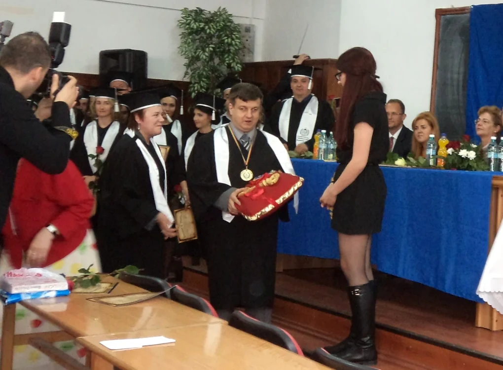 Fostul maseur Virgil Lazăr a absolvit Facultatea de Drept ca şef de promoţie Foto Arhivă personală