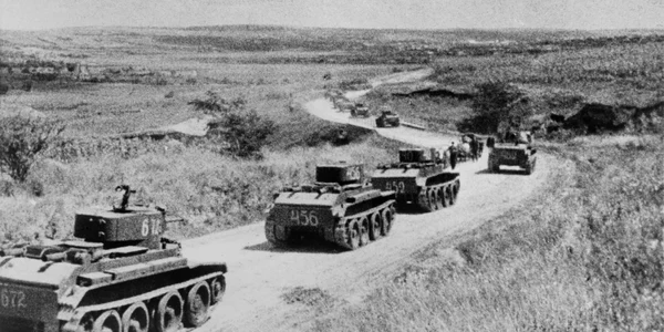 Convoi de tancuri sovietice in timpul anexarii Basarabiei 1940 jpg
