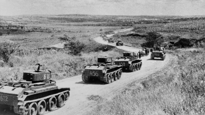 Convoi de tancuri sovietice în România. Basarabia a fost anexată în 1940 FOTO Profimedia