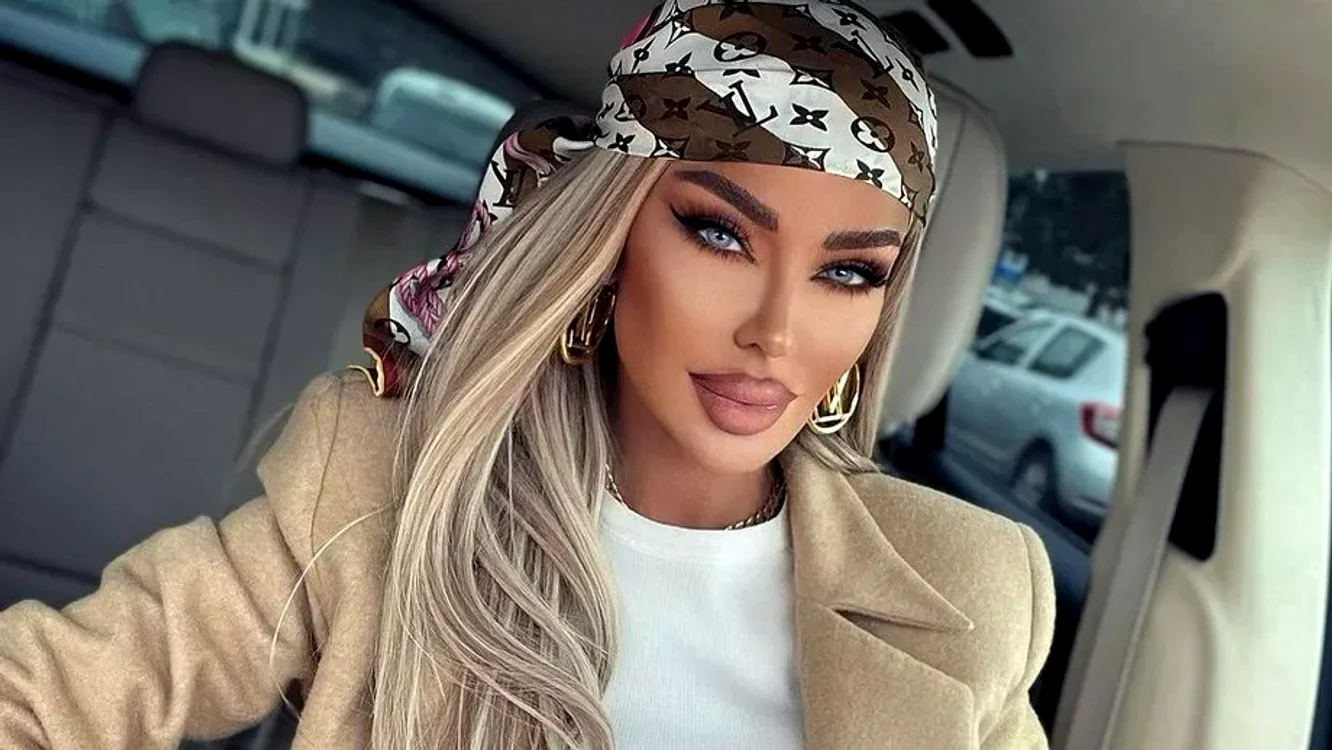 Bianca Drăgușanu are geantă Chanel «contrafăcută»?