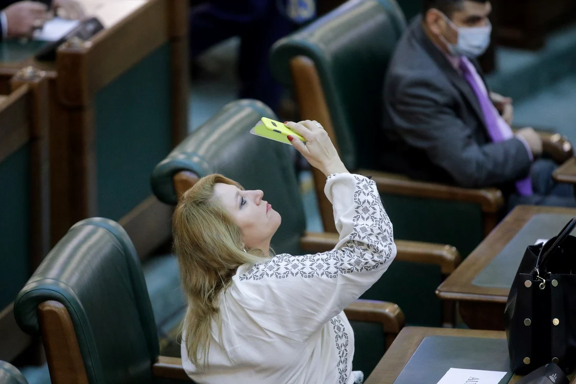 Senatul susține că Diana Șoșoacă trebuie să poarte mască de protecțieFoto: Inquam Photos