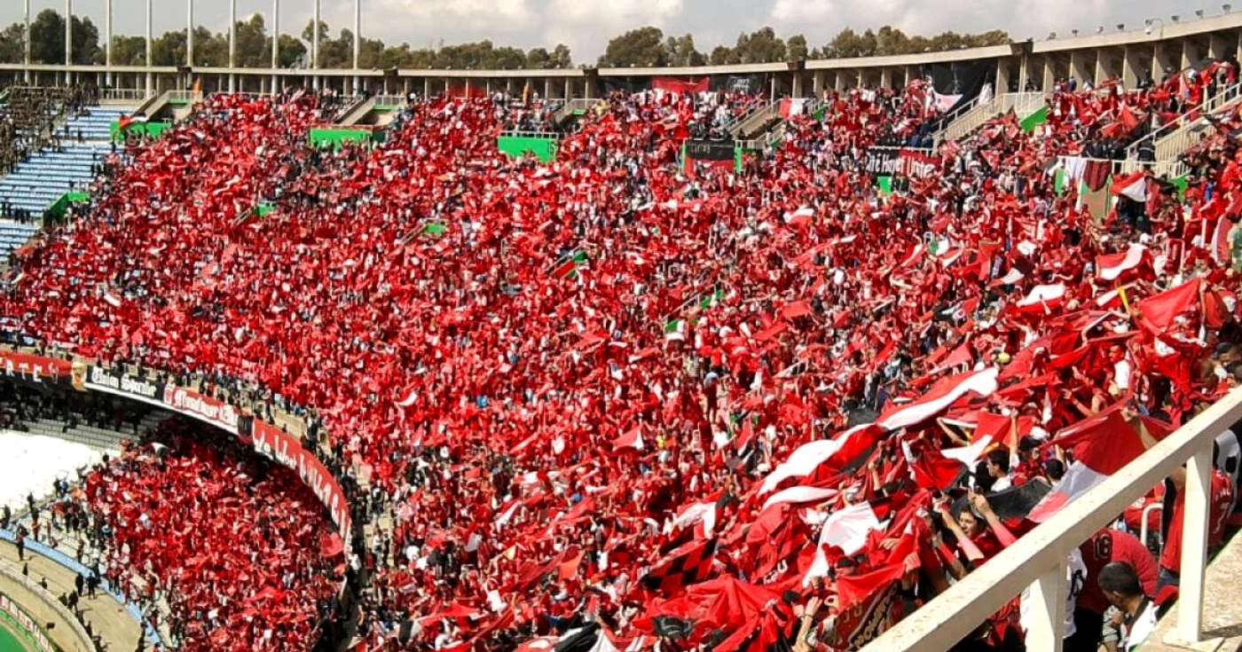 Doi oameni au murit la un meci de fotbal din Algeria FOTO forum.dzfoot.com
