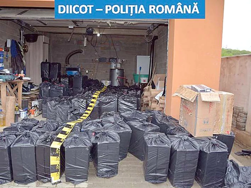 
    Poliţiştii au confiscat 56.000 de pachete de ţigări de contrabandă, în valoare de 560.000 de lei  
