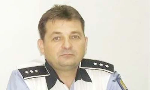 La volanul maşinii de poliţie,  Augustin Căpâlnaş a deschis  chiar şi coloana prezidenţială jpeg