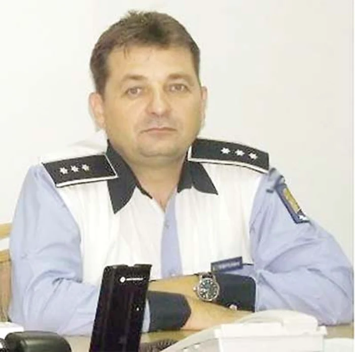 La volanul maşinii de poliţie,  Augustin Căpâlnaş a deschis  chiar şi coloana prezidenţială