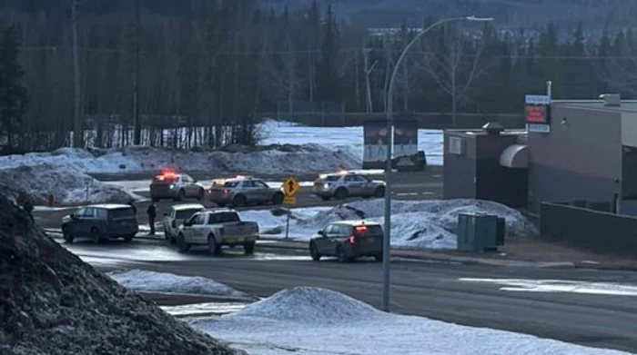 Cel puţin nouă persoane au murit într-un atac armat la o şcoală din Canada FOTO: X/@AkhbarSite