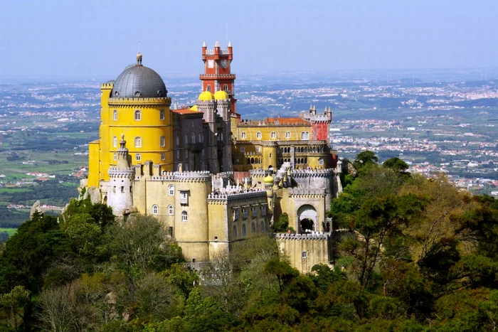 Sintra Palatul Pena Portugalia foto mirror.co.uk