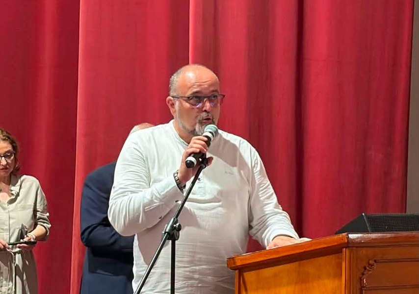 De la altar la șef de partid: preot oprit de la slujire după ce a fost ales președinte al PSD Topoloveni