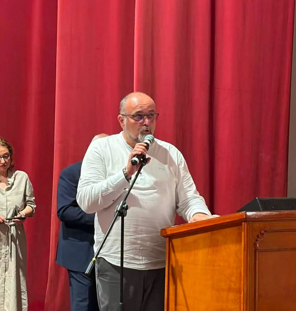 De la altar la șef de partid: preot oprit de la slujire după ce a fost ales președinte al PSD Topoloveni