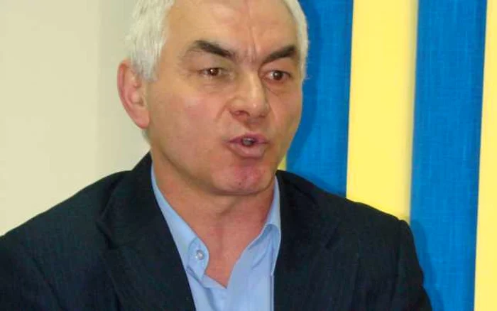 Mihai Mureşan îşi cere înapoi funcţia şi salariile