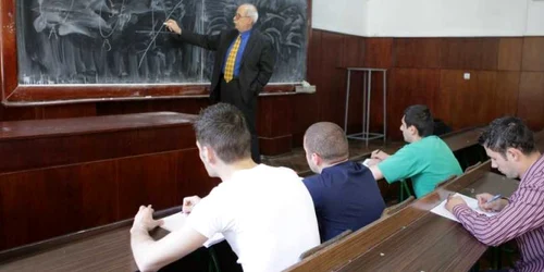 700 de profesori au părăsit deja sistemul la Braşov