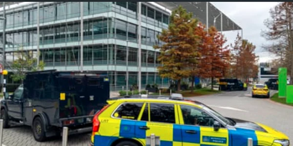 Jurnaliști iranieni din Londra, păziți de poliție FOTO Twitter