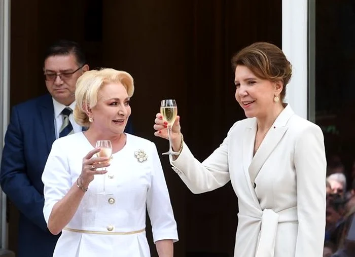 1 viorica dancila in alb la ziua frantei ambasada frantei 1 2 jpg jpeg