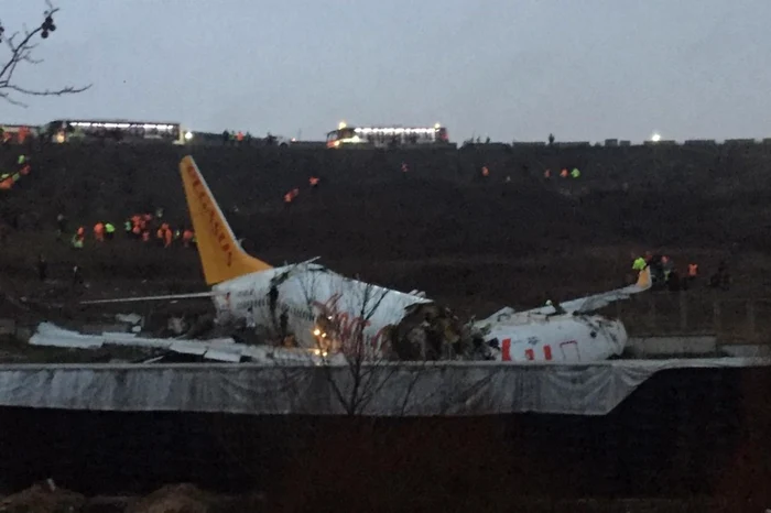 Avion Pegasus rupt - Aeroportul Sabiha Gokcen - Istanbul - Turcia / FOTO AFP / 5 feb 2020