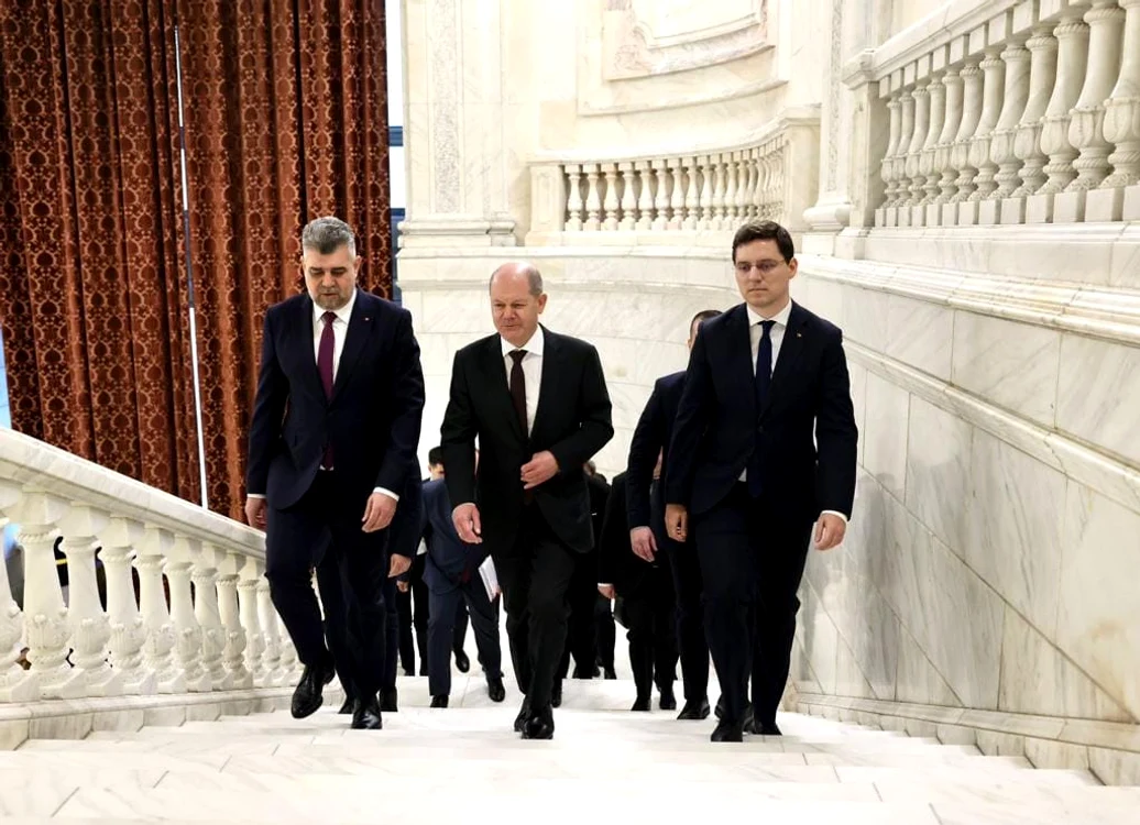 Marcel Ciolacu l-a făcut pe Victor Negrescu (dreapta) consilier onorific FOTO Fb V.Negrescu
