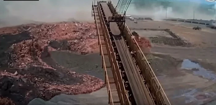 
    În Brazilia continuă căutările sutelor de oameni îngropaţi sub valul de noroiFoto: captură youtube Euronews  