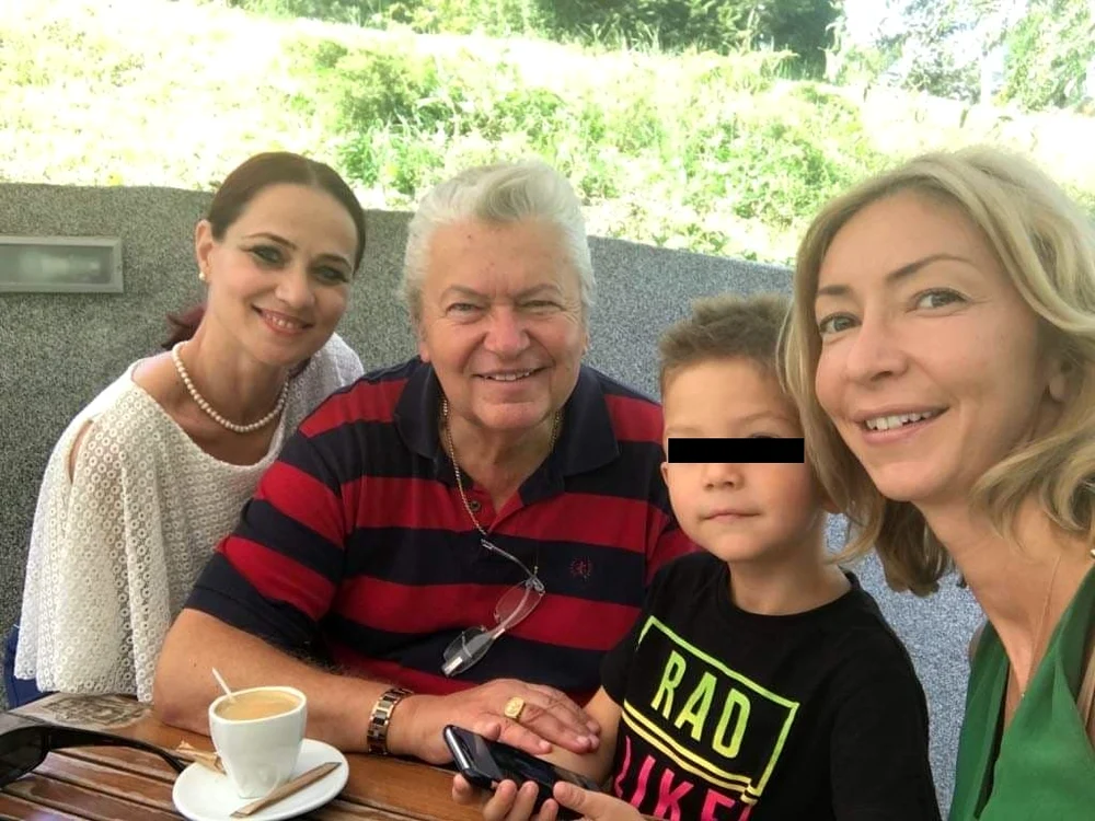 
    În dreapta, Vochița și fiul ei, în stânga, iubita tinerică a lui Turdafoto: arhivă personală  
