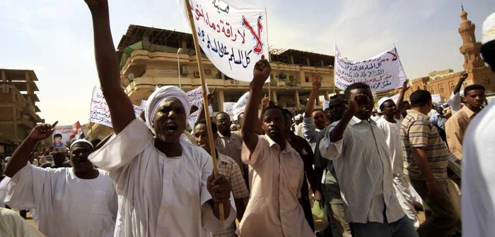 Sudanezii îşi exprimă deocamdată solidaritatea cu protestatarii reprimaţi în Siria de regimul Bashar al-Assad. Sudanul ar putea urma calea siriană. 