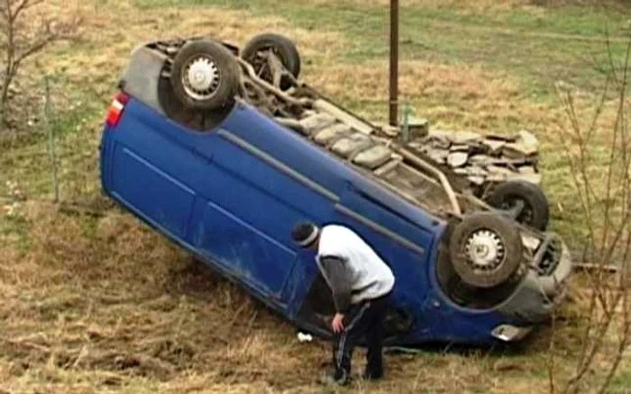 Conducătorii auto spun că vor acţiona în judecată societatea de drumuri naţionale pentru a-şi recupera pagulbele