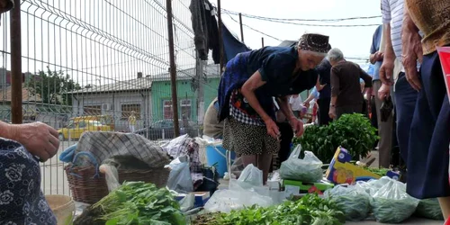 Comercianţii nu mai au loc în spaţiul special amenajat