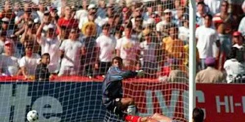 Escobar (galben) a fost asasinat în urmă cu 15 ani 