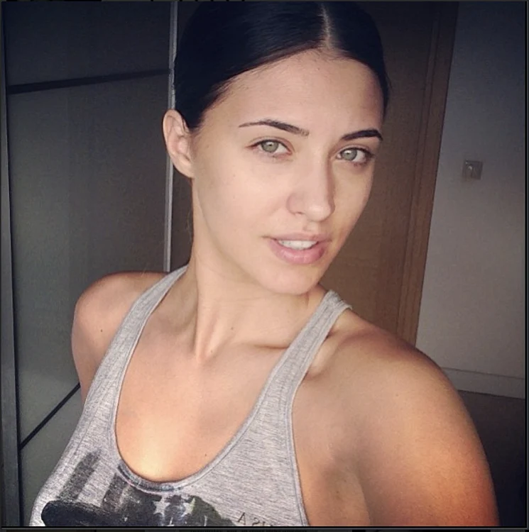 
    Tania Budi  