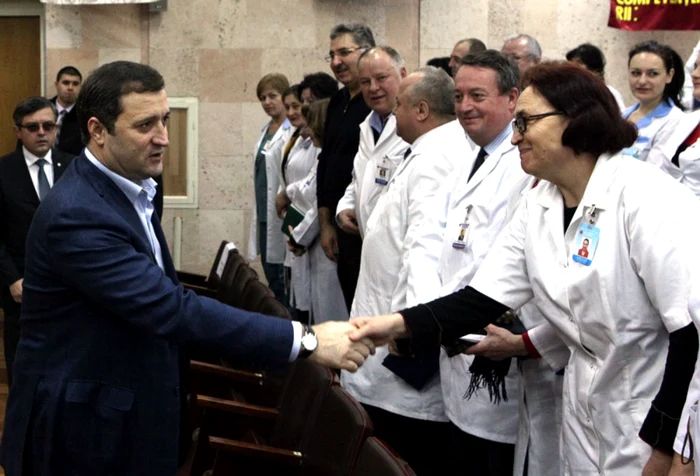Premierul Vlad Filat a vizitat azi Spitalul de Urgenţă. FOTO Guvern