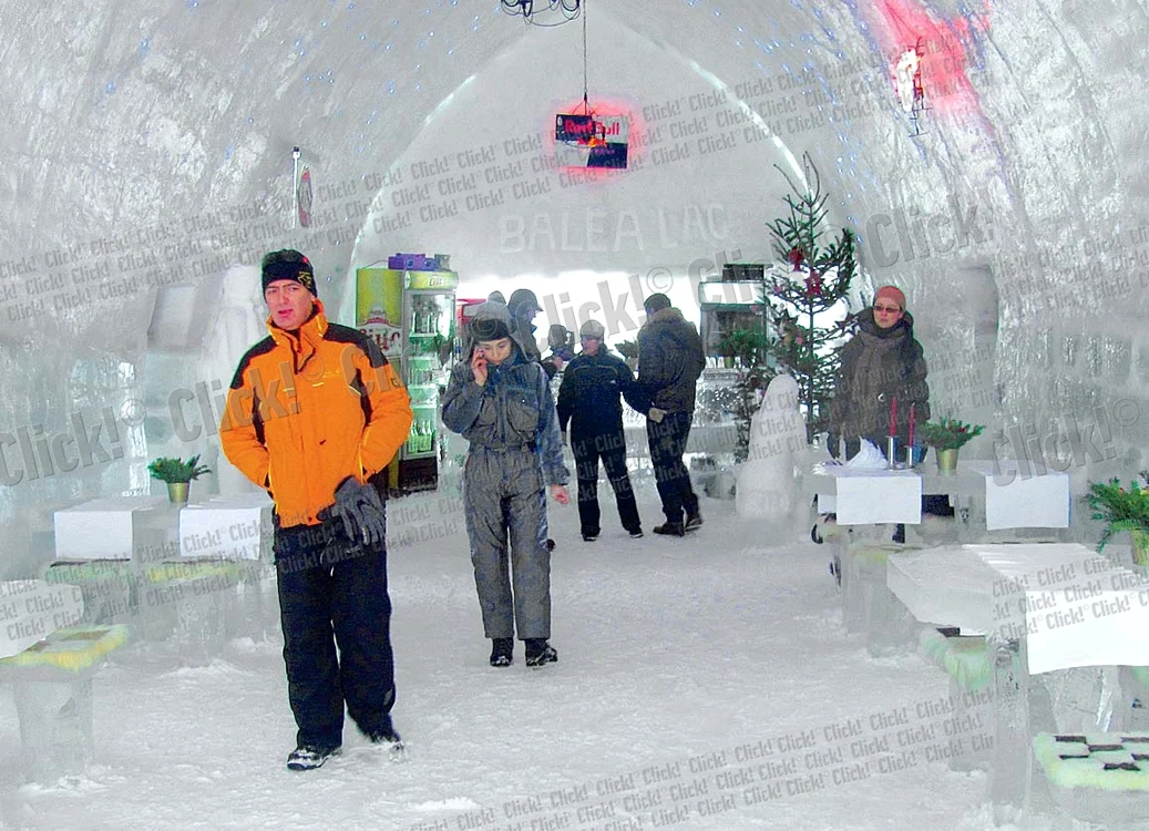 
    Anul trecut, peste 600 de turişti  au dormit în hotelul de gheaţă  