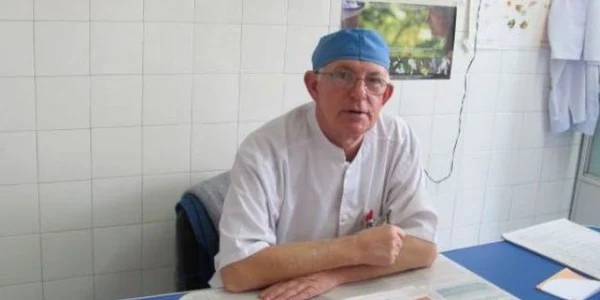 Profesorul universitar doctor Corneliu Sabetay, şeful Secţiei de Chirurgie Pediatrică de la Spitalul Nr. 1 din Craiova. 