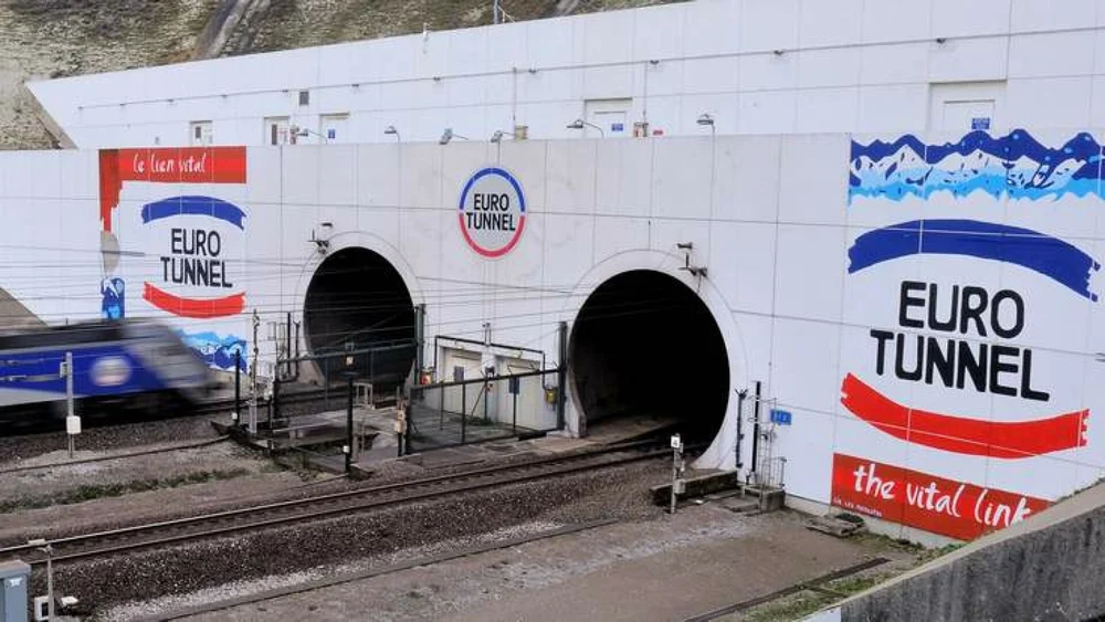 MAE, atenționare de călătorie pentru Marea Britanie. Probleme tehnice la Eurotunnel afectează trenurile și transport rutier