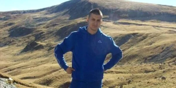Poliţistul s-a împuşcat cu arma din dotare 