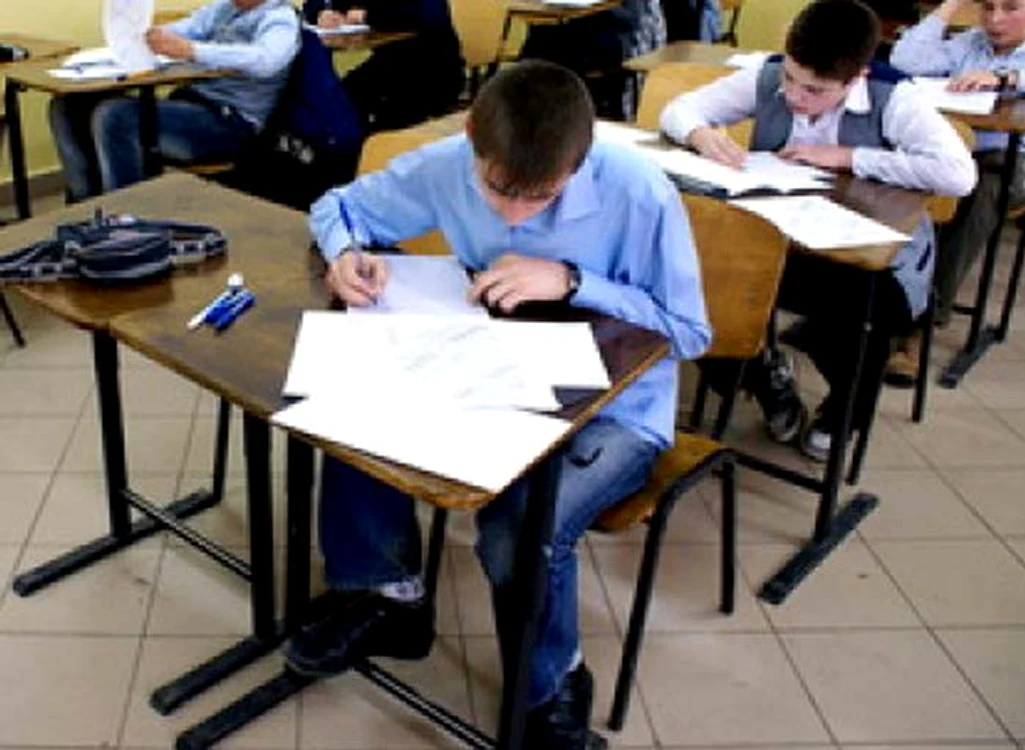 
    Elevul de 17 ani a fost terorizat de mesajele profesorului foto: stirileprotv.ro  