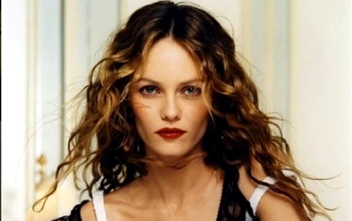 Johnny Depp a slăbit mult de când e bolnav şi Vanessa Paradis vrea să-l salveze