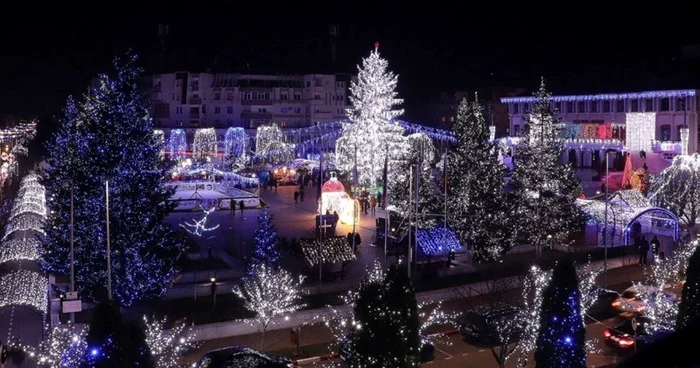 Oraşul constructorilor de maşini rivalizează cu marile oraşe la iluminatul festiv