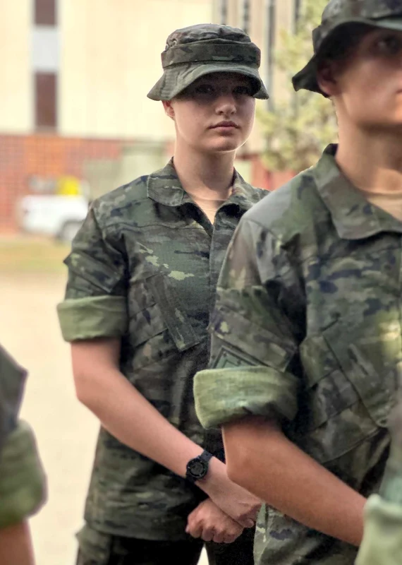 Prințesa Leonor a Spaniei în uniformă