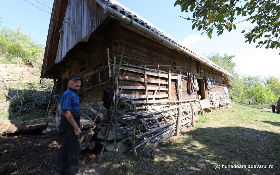 Viața românilor în satele arhaice din Apuseni. „Cerbii au ieșit la bocănit. Am întâlnit adesea și lupi și urși”