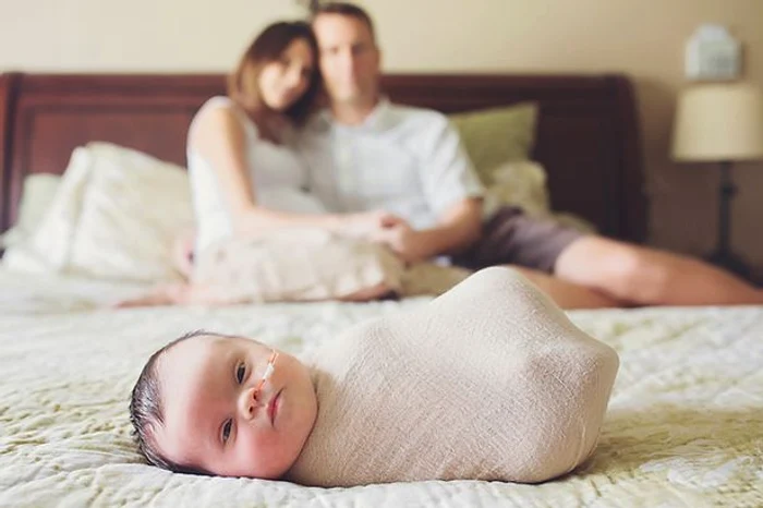 Familia se bucură de ultimele zile de viață ale micuței lor, făcându-i cât mai multe poze